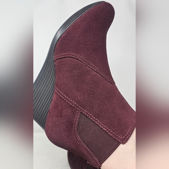 Clarks Collection Women's Burgandy Suede Wedge Heel Ankle Boot Size 5.5M - Picture 5 of 15